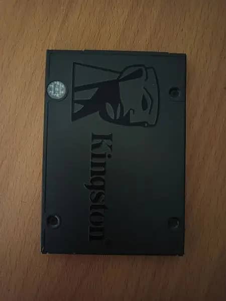 SSD Hard Drive Kingston 240 GB. 0