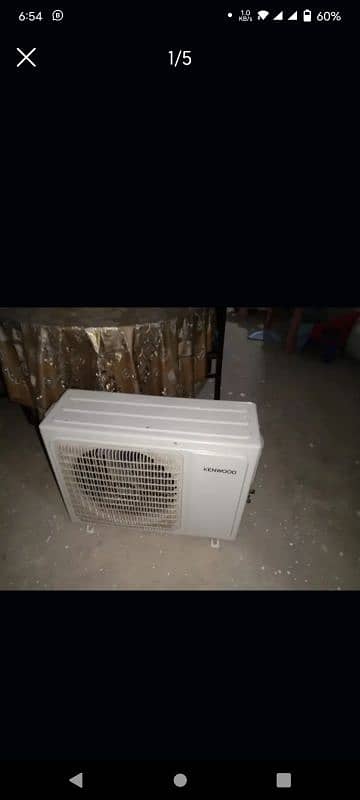 1 ton inverter AC sell heat and cool almost new guy 3