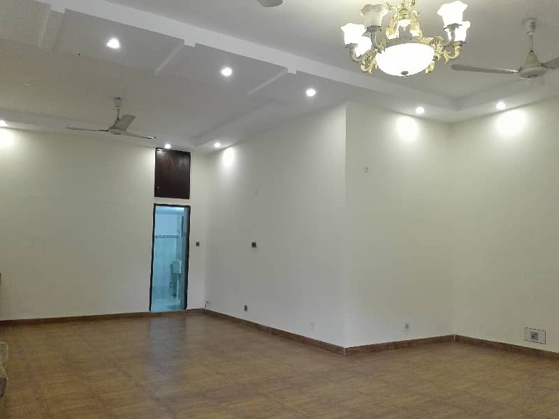 2 Kanal House Ideally Situated In Model Town - Block B 0