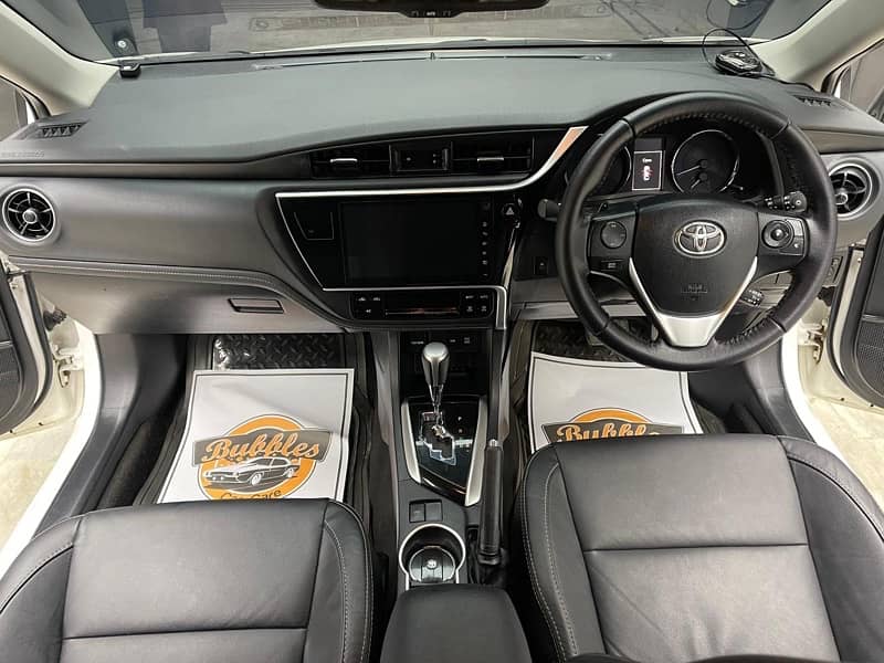 Toyota Corolla Altis grande X CVT-i 1.8 black interior 2023 6