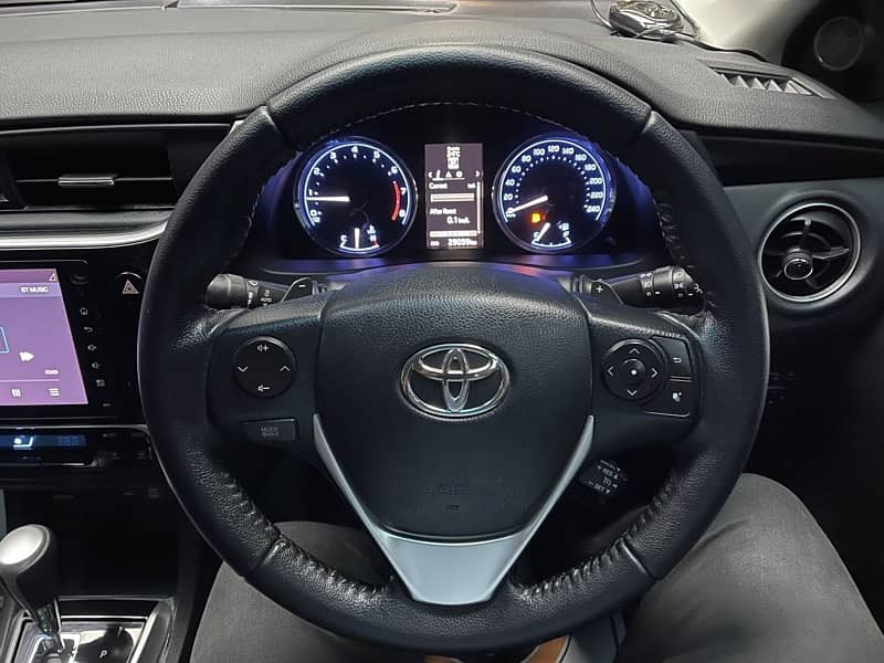 Toyota Corolla Altis grande X CVT-i 1.8 black interior 2023 10