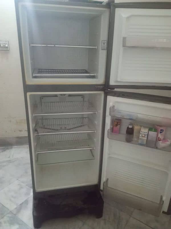 Dawlance H. Zone fridge for sale in good shape 1