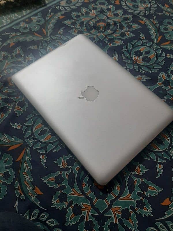 MacBook Pro (13-inch 4GB 500GB) 3