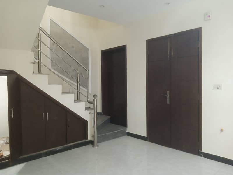 HOUSE FOR RENT DOUBLE STOREY BRAND NEW 9