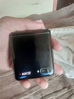 Samsung galaxy z flip 8/256 with box charger