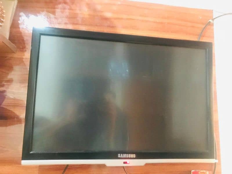 Samsung 24 inch Led with Dish set Lmb in Good Condition 1