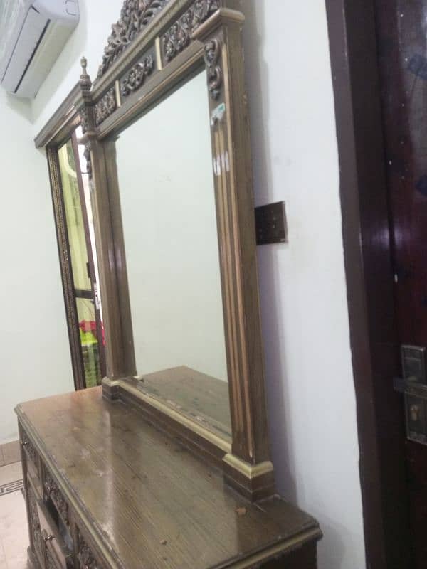 Dressing table for sale condition 10/5 2