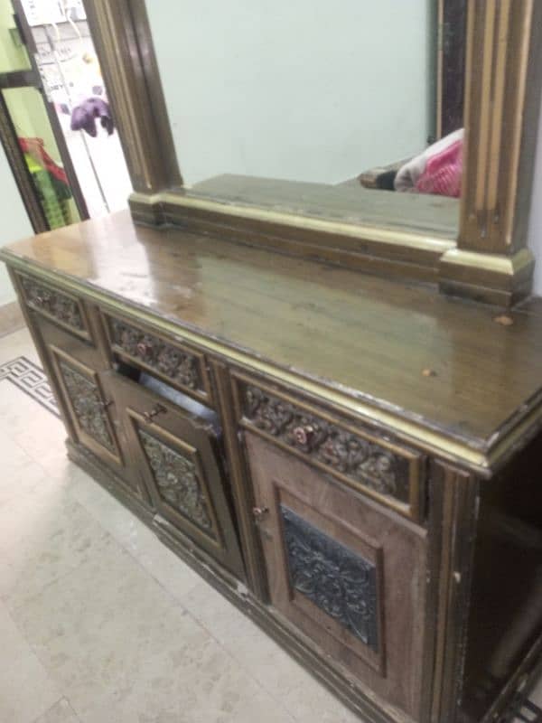 Dressing table for sale condition 10/5 3