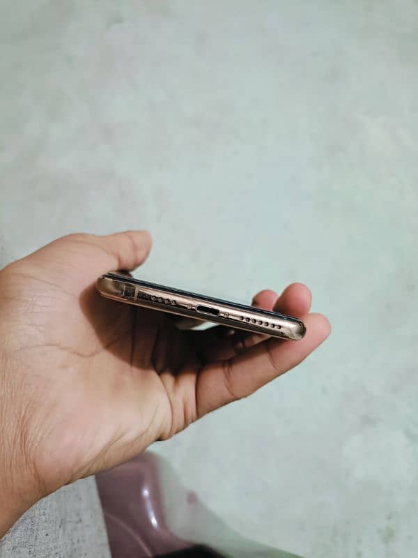 iPhone xs max 64gb pta approved 4