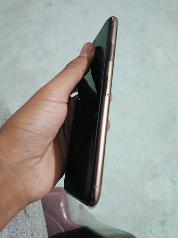 iPhone xs max 64gb pta approved 5