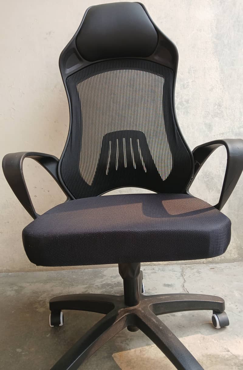 Comfortable and relaxing office chair for sale 0