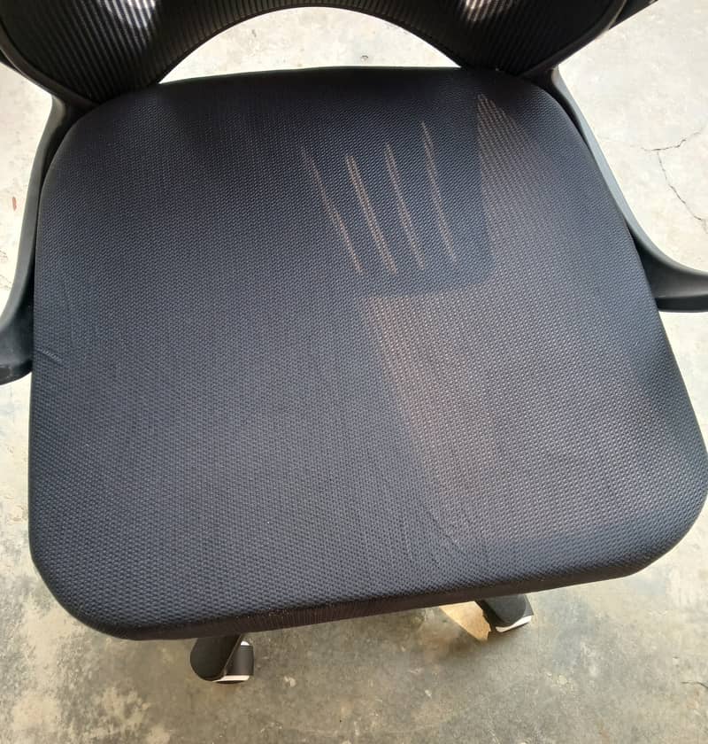 Comfortable and relaxing office chair for sale 2