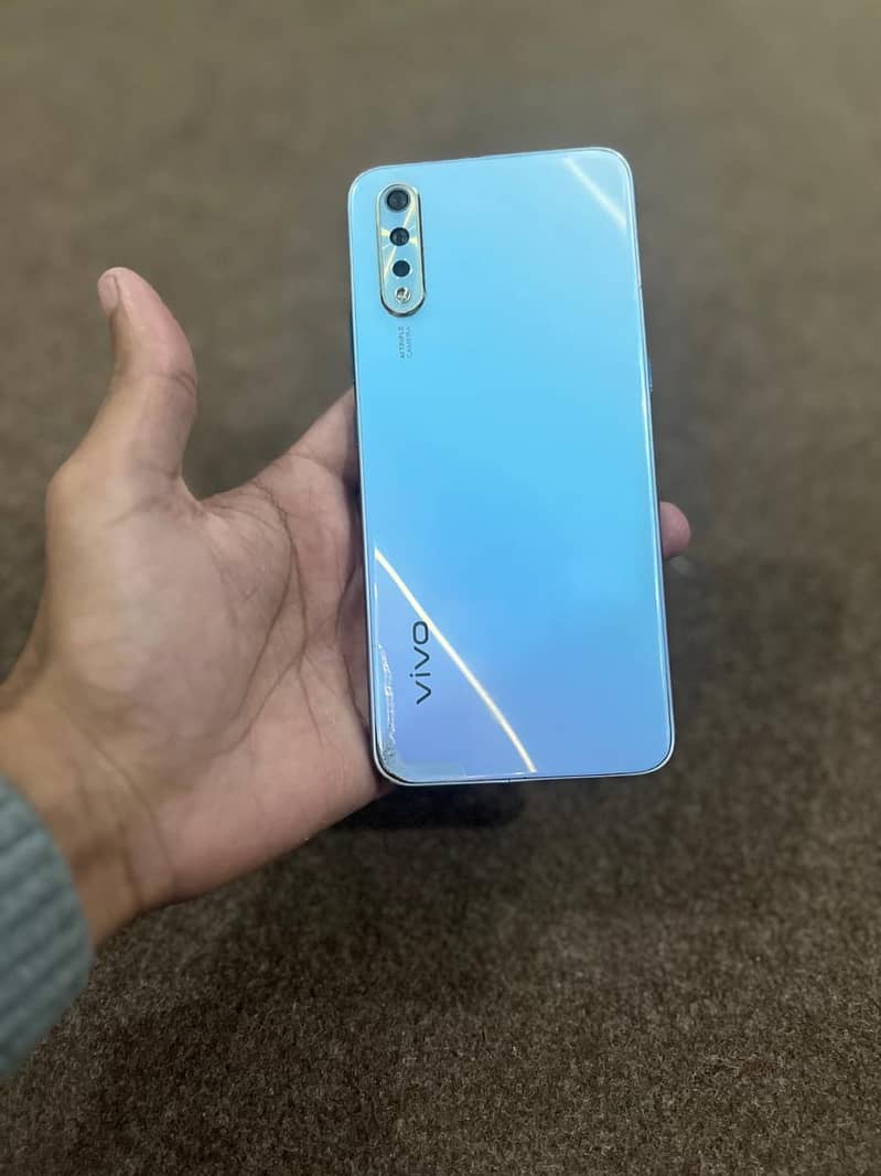 Vivo s1 ,4/128 ,with box and charger 0