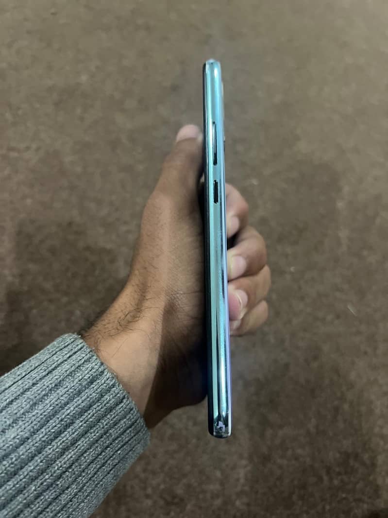 Vivo s1 ,4/128 ,with box and charger 3