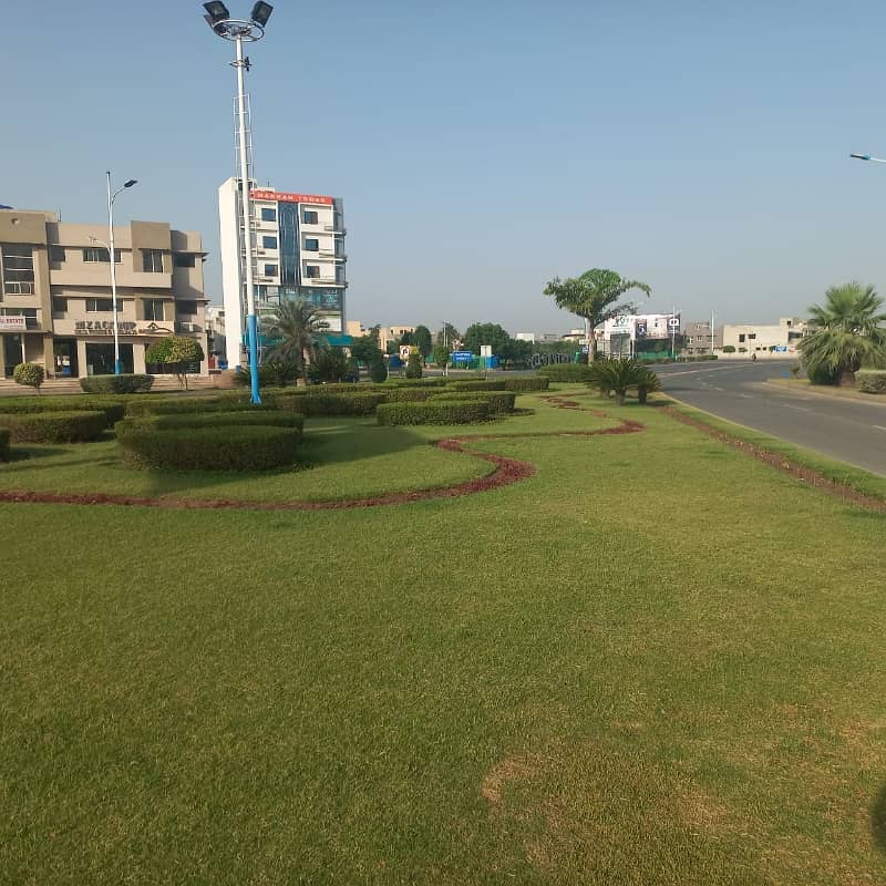 10 Marla possession utility paid plot number 279 Central available for sale 25