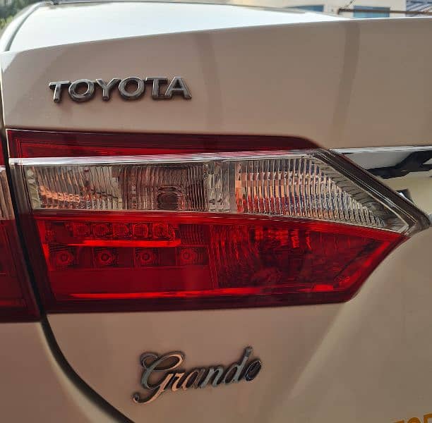 Toyota Altis Grande 2017 4