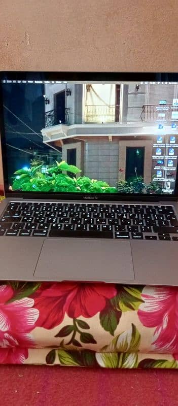 MacBook Air M1 Air 2020 3.5 month warranty mien Ha 15