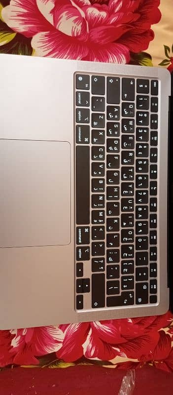 MacBook Air M1 Air 2020 3.5 month warranty mien Ha 16