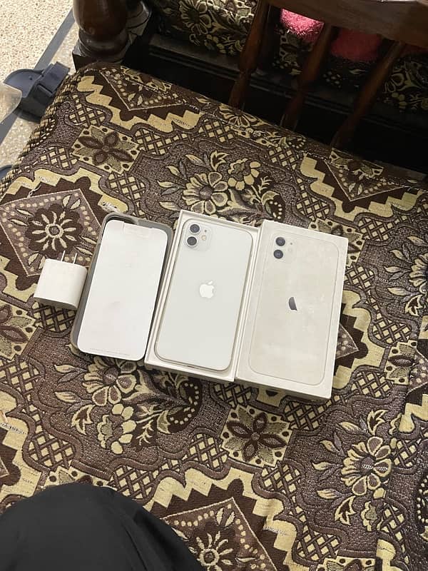 iphone 11 dual sim pta aproved with original box 4