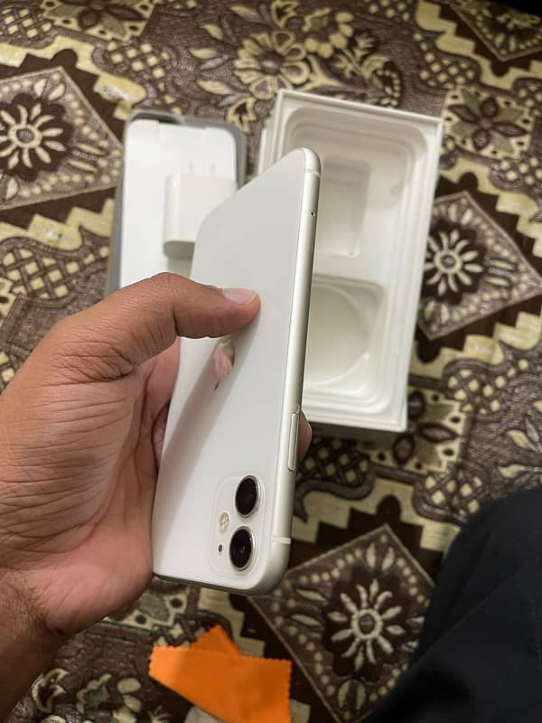 iphone 11 dual sim pta aproved with original box 14