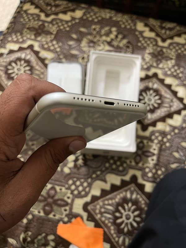 iphone 11 dual sim pta aproved with original box 7