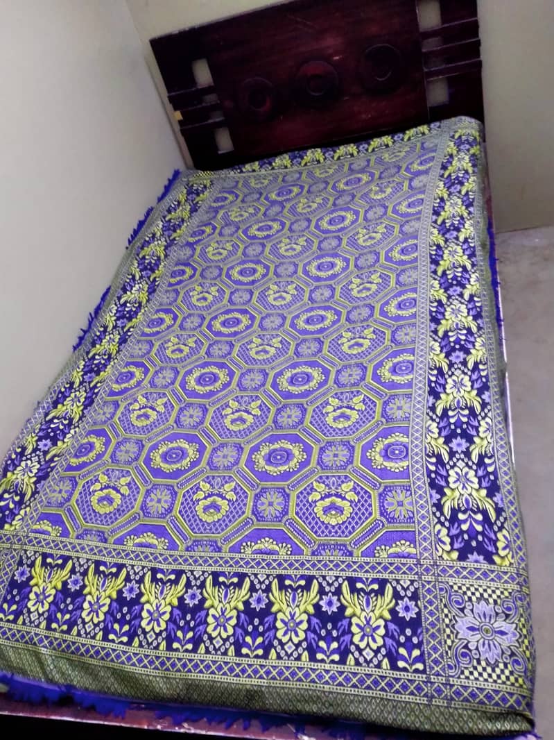 Single wooden bed with mattress, selling in very low price 0