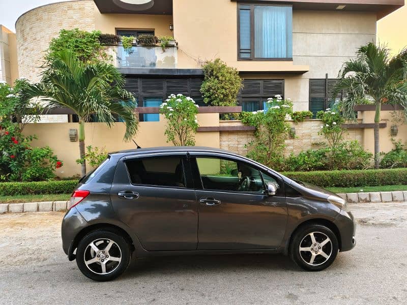 TOYOTA VITZ F 1. Occ MODEL 2013 REG. 2017 ORIGINAL GUN METALLIC COLOR. 9