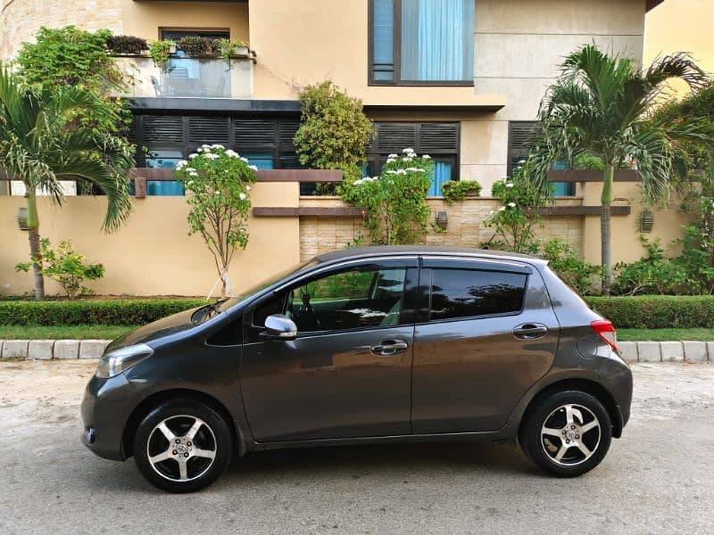 TOYOTA VITZ F 1. Occ MODEL 2013 REG. 2017 ORIGINAL GUN METALLIC COLOR. 11