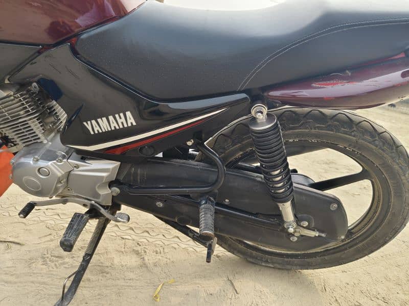 Yamaha YBR125 Red colour 6