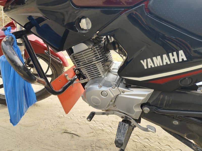 Yamaha YBR125 Red colour 7