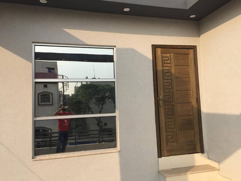 8 Marla Like New House Available For Sale In Bahria Town Lahore. 6