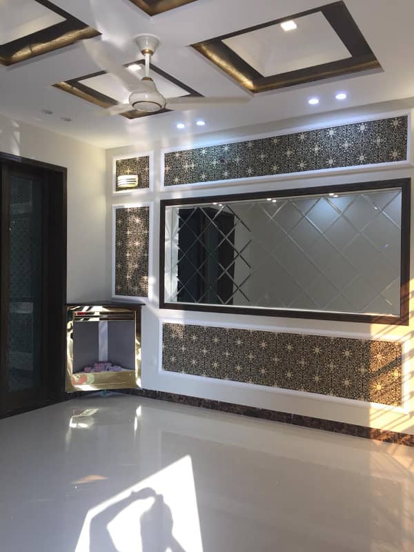 8 Marla Like New House Available For Sale In Bahria Town Lahore. 10