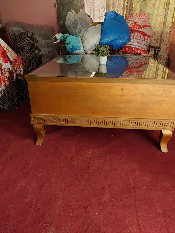 5 Setter sofa set ( 1.5 years used) + Table 4