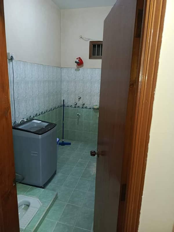 independent 400yd three bed dd bungalow for rent in johar 7