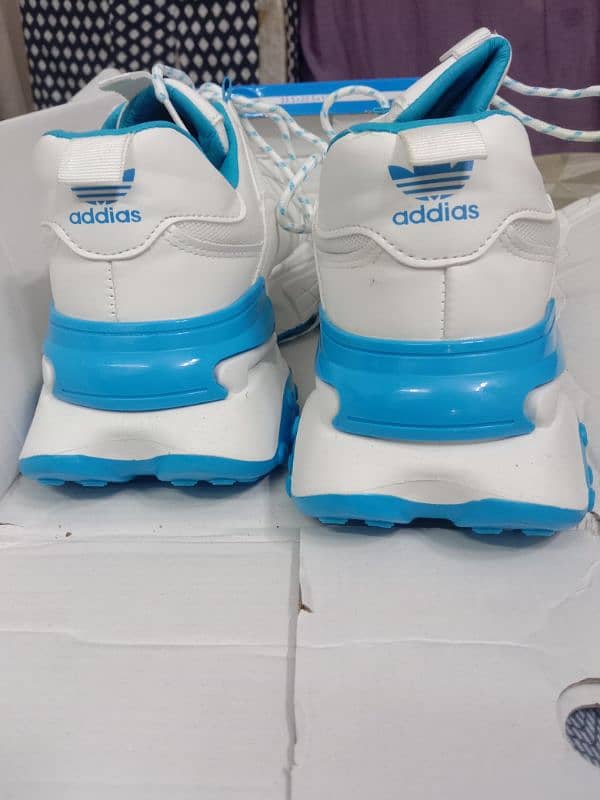 "Authentic [ADIDAS] Sneakers for Sale  Excellent Condition [42]" 3