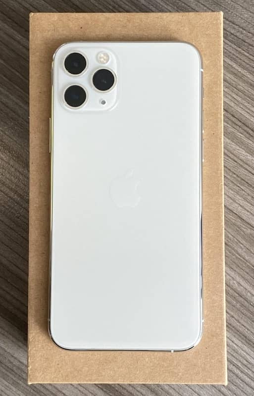 iPhone 11 Pro 256GB Silver/White Excellent Grade 2