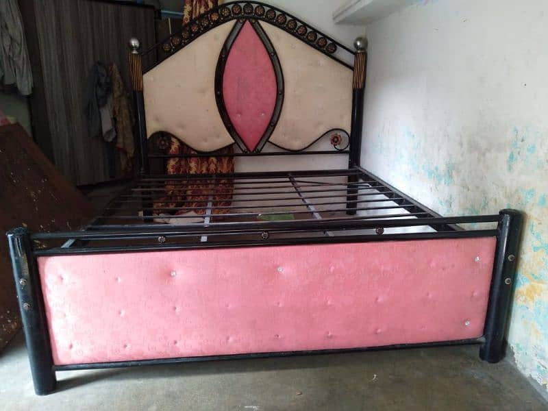 heavy iron bed 1