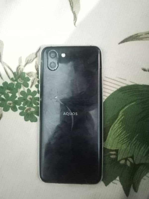 AQUOS R2 0