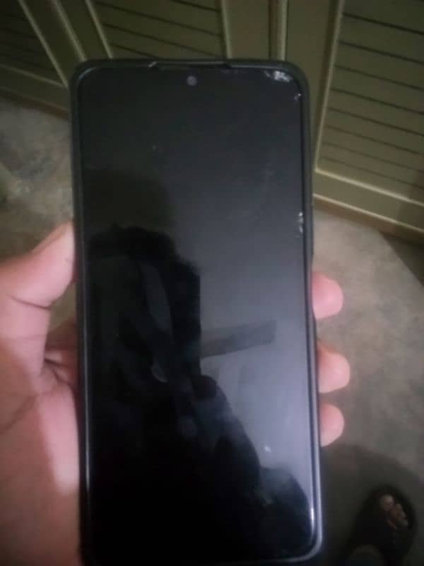 Vivo y20 without box and charger and screen cracked in Havelian 1