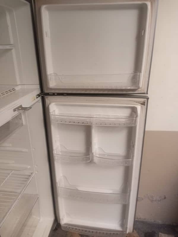 Dubai Daewoo Fridge for SALE 4