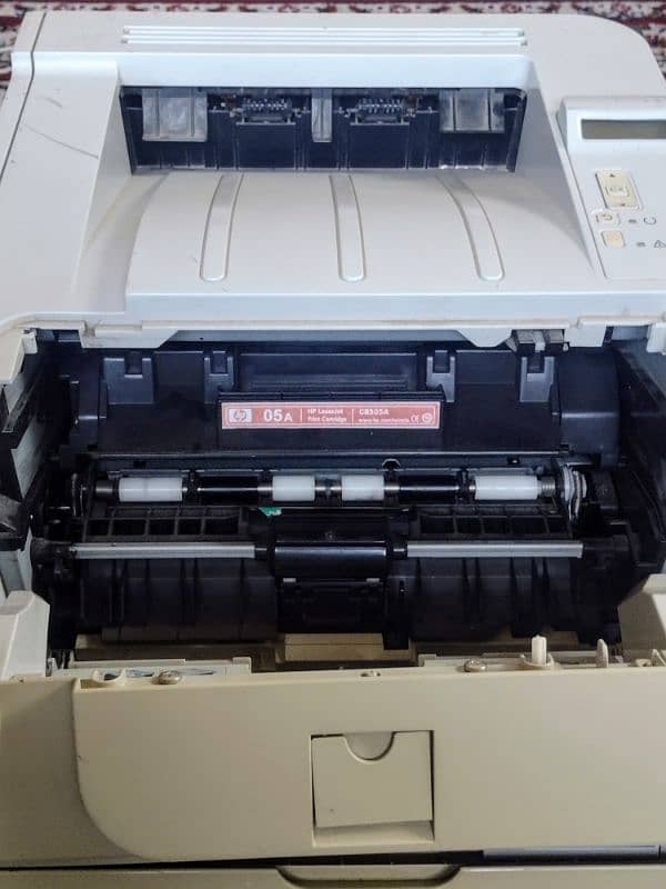 HP LaserJet P2055dn 1