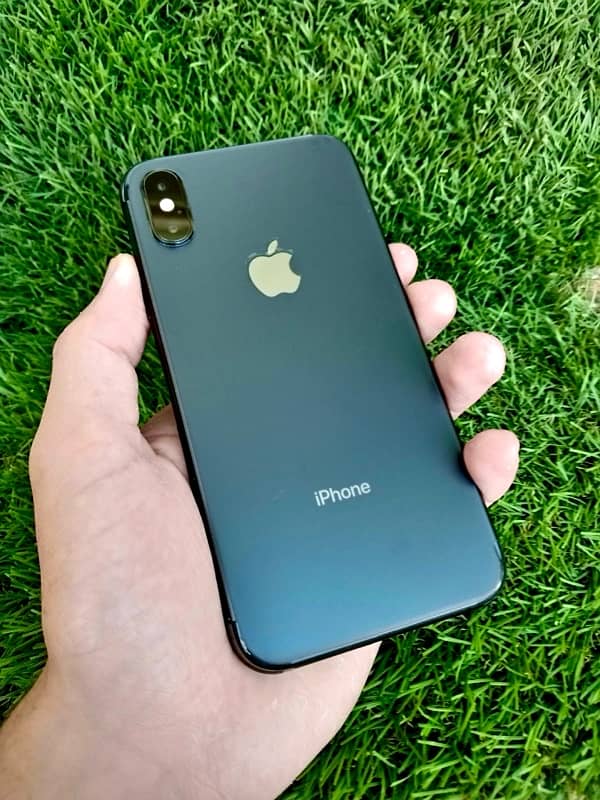 iphone Xs in mint condition 1