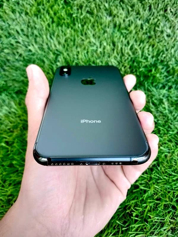 iphone Xs in mint condition 2