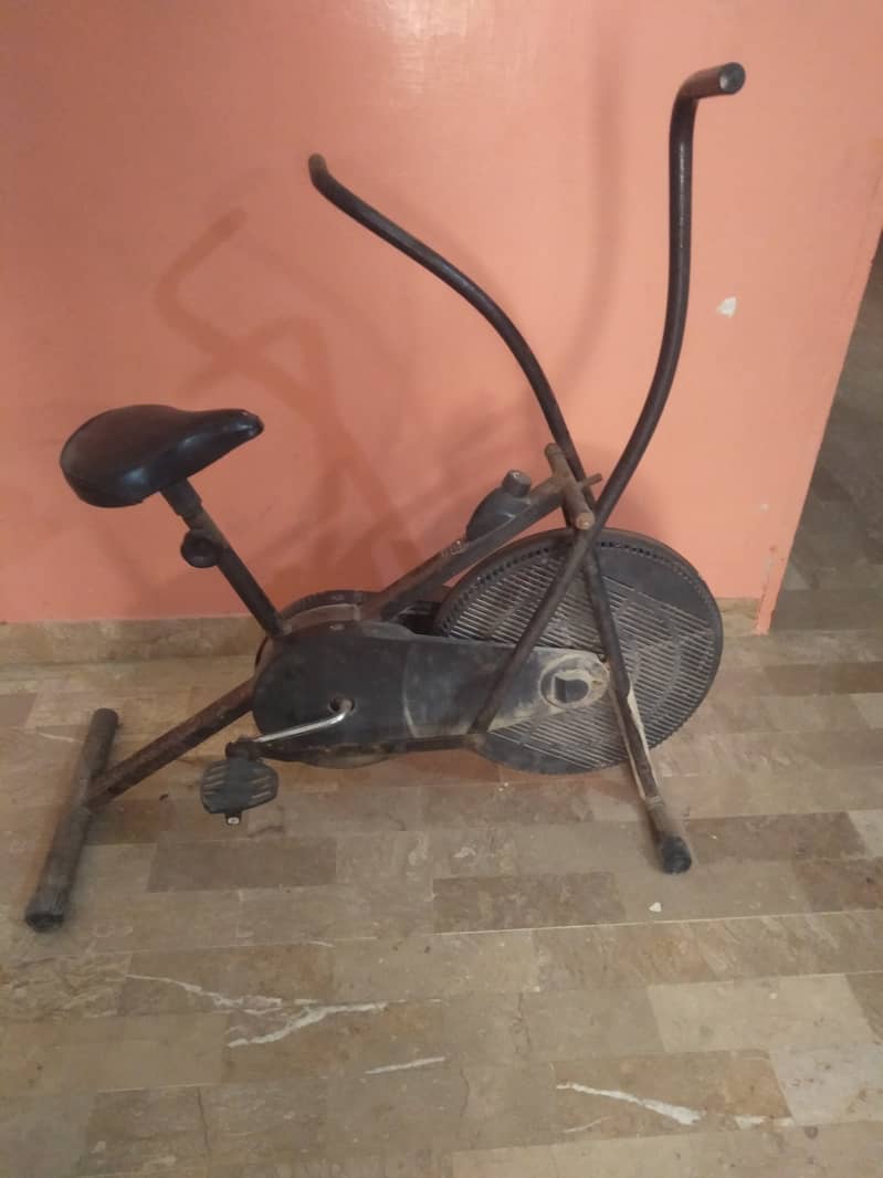 Exercise bike machine in good condition 0