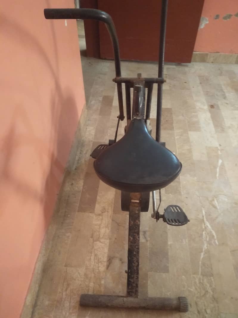 Exercise bike machine in good condition 2