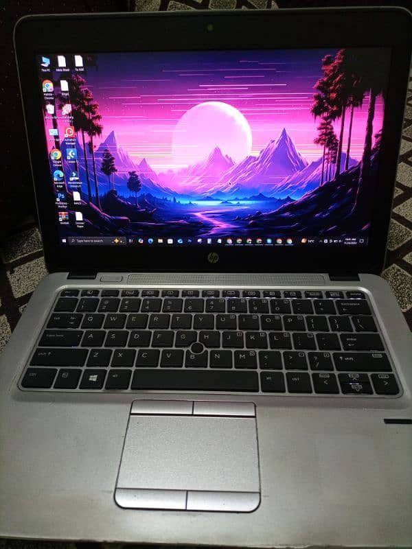 HP Elite Book 820 G4 | 8 GB RAM | 256 SSD | Core i5 7th generation 9