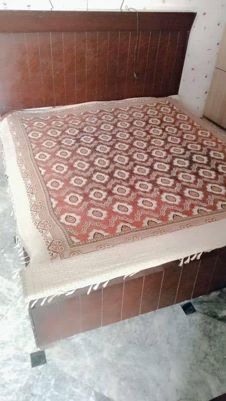 Queen size bed for sale in Pakistan 1