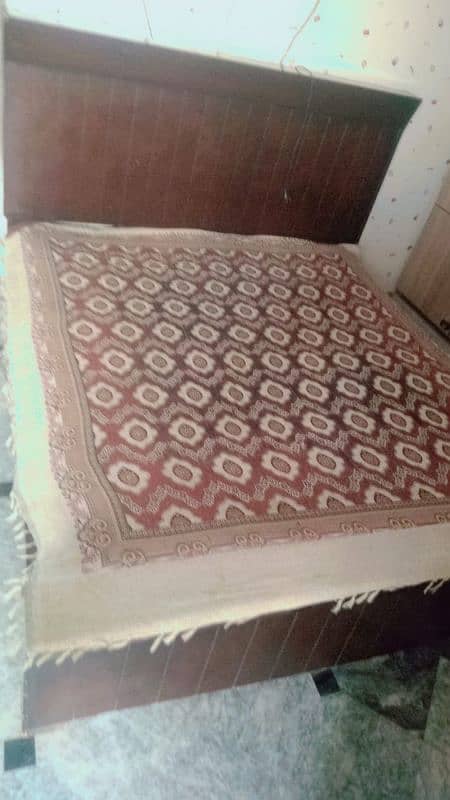 Queen size bed for sale in Pakistan 4