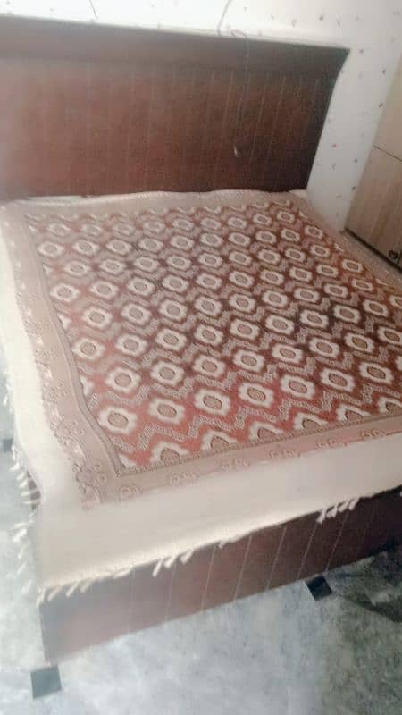 Queen size bed for sale in Pakistan 5