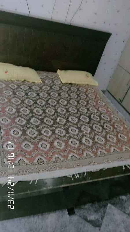 Queen size bed for sale in Pakistan 6